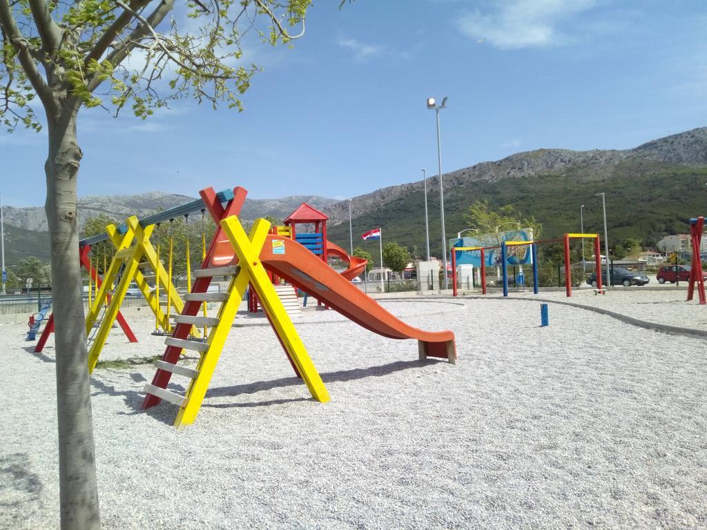 Apartment Golden Dreams Podstrana Bagian luar foto